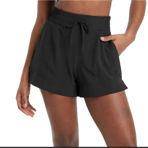 All In Motion Women's Active Light Mid Rise Shorts 4" Black Size Medium - Picture 1 of 6